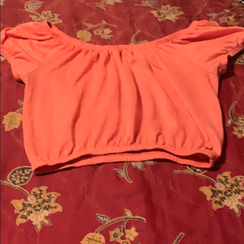 Can be worn off the shoulder
